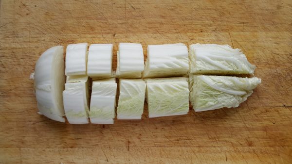 doskonala-kimchi-z-kapusty-ciecie-kapusty doskonała kimchi z kapusty pekińskiej cięcie kapusty